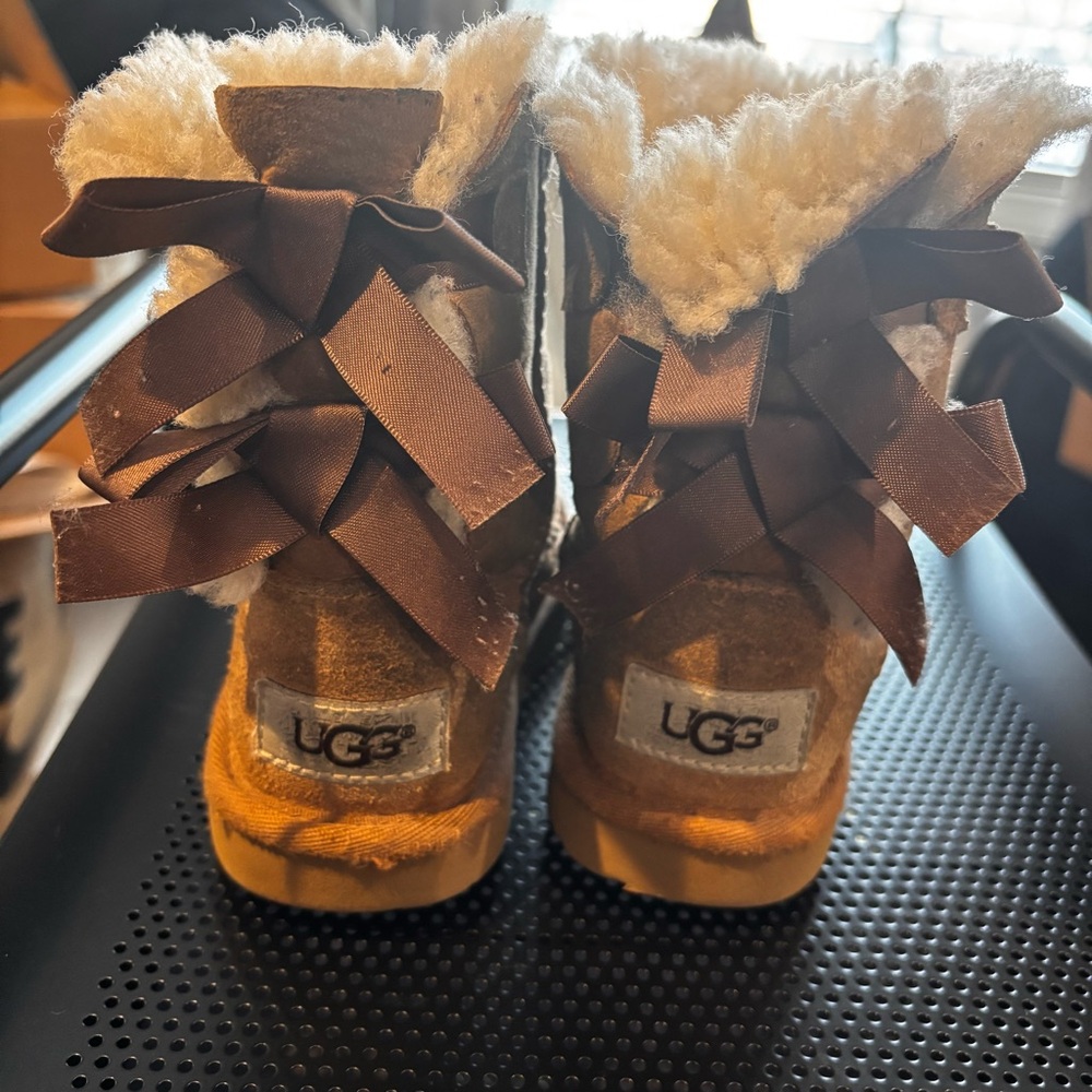UGG Bailey Bow II - Picture 2 of 5